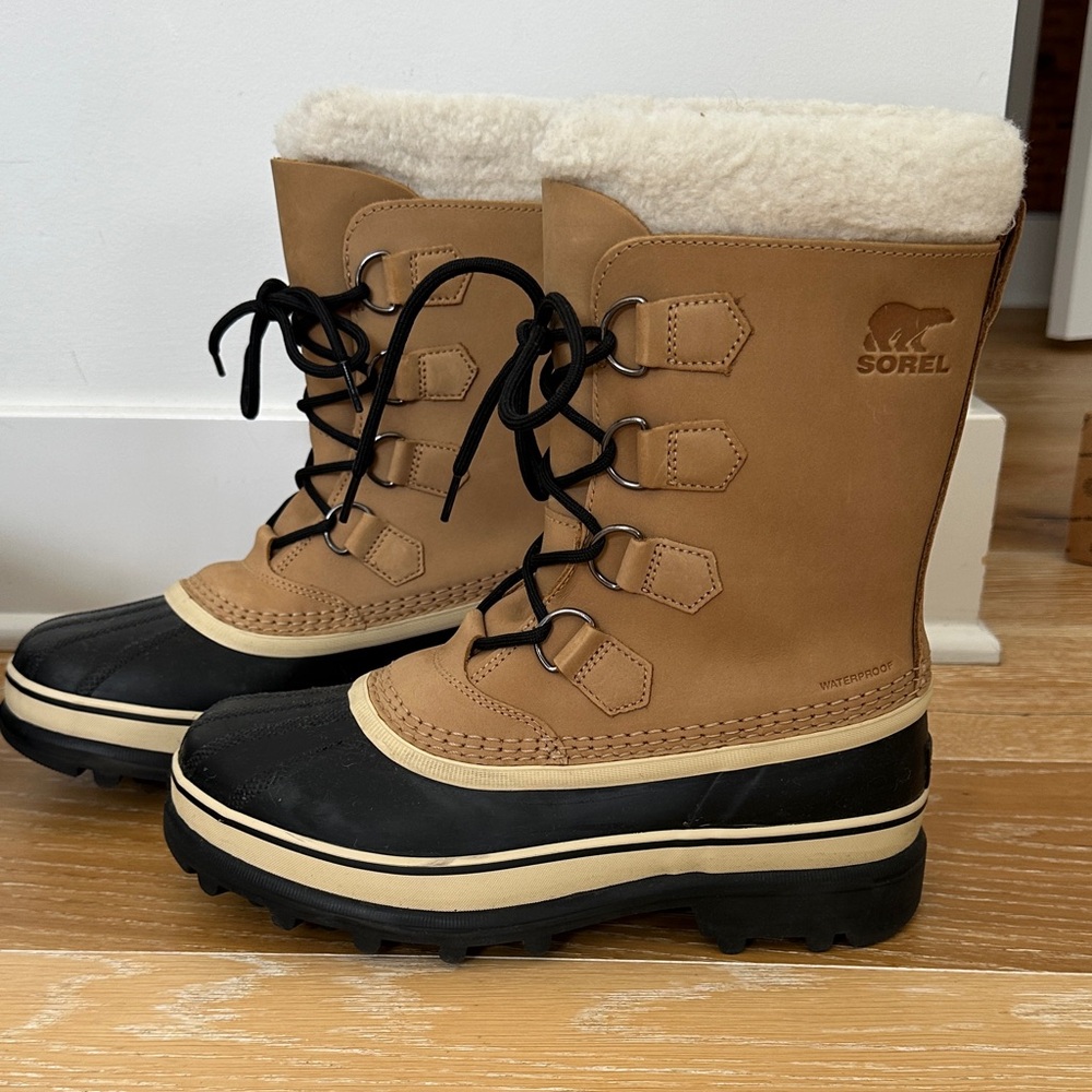 Sorel women’s caribou 9, NWOT